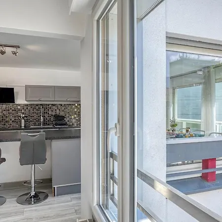 Apartment Coliving Savana Bedroom - Convenient & Near Cern *