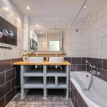 Coliving Savana Bedroom - Convenient & Near Cern *
